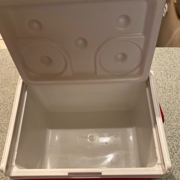 Red Coleman Flip Lid Personal Mini Cooler 5205 5QT Lunch Box - Picture 9 of 11
